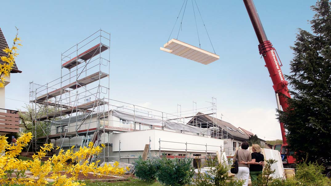 Hausmontage eines Fertighauses