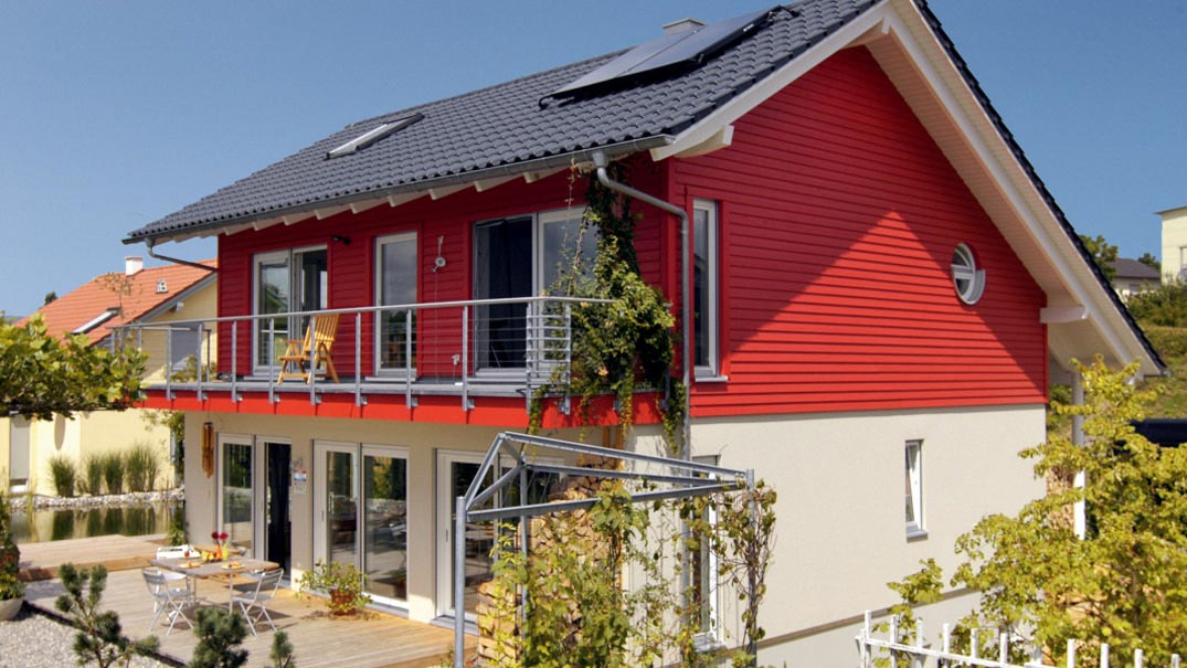 Einfamilienhaus mit roter Holzverschalung