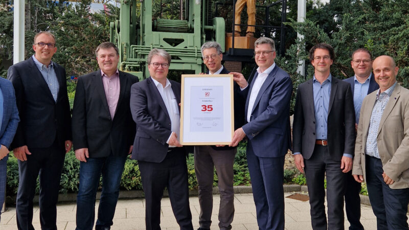 SchwörerHaus erhält Auszeichnung für 35 Jahre Mitgliedschaft im Bundesverband Deutscher Fertigbau (BDF)